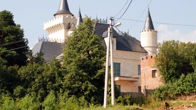 На замок Аллы Пугачёвой в деревне Грязь найден покупатель