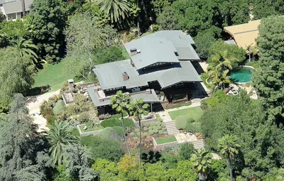Брэд Питт продал дом в Лос-Анджелесе - как выглядит особняк актера - Showbiz
