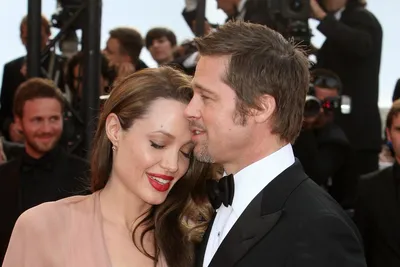 Анджелина Джоли подала против Брэда Питта иск на $250 млн | РБК Life