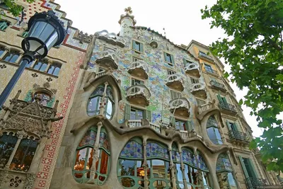 Дом Бальо в Барселоне: дракон на черепах - Барселона10 - путеводитель по  Барселоне