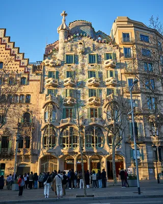 Дом Бальо (Casa Batlló) | 1904 год, 1906, достопримечательность Барселоны,  полукруглые окна, мозаика из плитки, «Дом Костей», «Квартал несогласия»