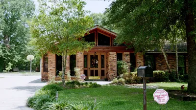 Дом детства Бритни Спирс в Луизиане выставили на продажу за $1,2 млн | РБК  Life