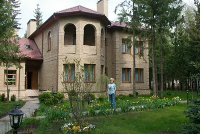 Будет новый детектив»: Донцова показала свой несчастный дом в Подмосковье