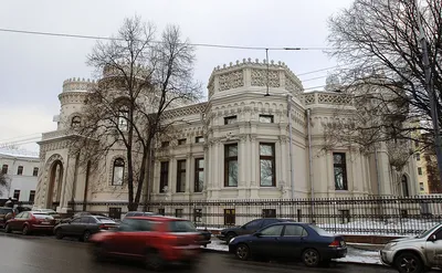 Дмитрию Медведеву нашли офис в «доме с ракушками» в районе Арбата — РБК