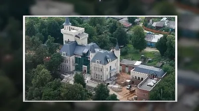 Жители деревни Грязь утверждают, что ничего не знают о покупателе замка  Пугачевой и Галкина - Газета.Ru | Новости