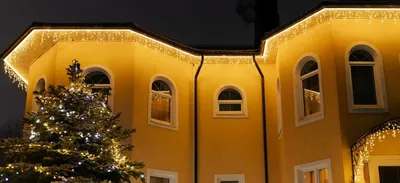 Новогоднее световое оформление фасадов зданий