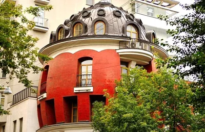 Дом-яйцо в Москве,красного цвета,…» — создано в Шедевруме