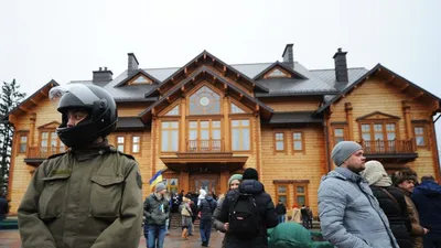 Музей коррупции: что нашли киевляне в резиденции Януковича — РБК