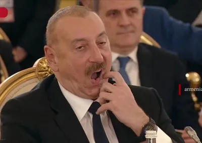 Президент Ильхам Алиев встретился с населением, вернувшимся в город Лачин,  вручил им ключи от домов