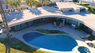 Почему Илон Маск живет в доме за $50 000 - YouTube