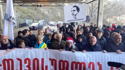 В Тбилиси активисты проводят \"молчаливую акцию\" у дома экс-премьера Грузии  - 22.02.2021, Sputnik Армения