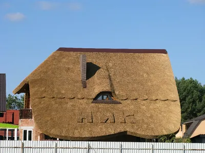 Квадратный метр за $250. Белорус строит дом из соломы