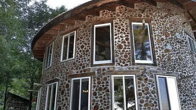 Здания из дров: технология, плюсы и минусы, проекты домов из глиночурки |  Baltija.eu