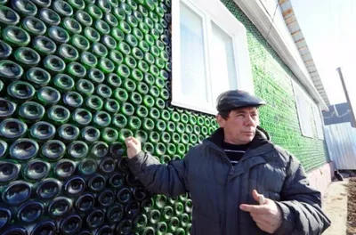 Всего 12 000 стеклянных бутылок и дом готов»: как выглядит уникальный дом  из бутылок на Южном Урале | ПИПЛ | Дзен