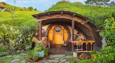 В Новой Зеландии впервые можно арендовать оригинальный дом хоббита из  «Властелина колец» | ivd.ru