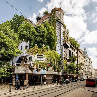 Reliance tour - Сегодня предлагаем начать день с прогулки по Вене. И хотели  бы познакомить Вас с уникальным проектом этого города – Дом Хундертвассера. Дом  Хундертвассера (нем. Hundertwasserhaus) — жилой дом в