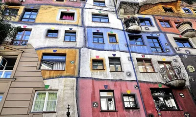Дома хундертвассера или Вена, Австрия Hundertwasserhaus Редакционное  Стоковое Изображение - изображение насчитывающей цветасто, социально:  197072169