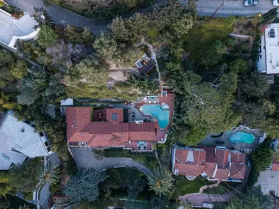 High-Net Group - Ди Каприо купил дом в Беверли-Хиллз за 9,9 млн.$ ⠀  Американский актер и экоактивист Леонардо Ди Каприо является владельцем  одной из самых завидных коллекций недвижимости во всем Голливуде. И