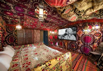 В Голливуде за 21 млн долларов продают бывший особняк Мадонны. Вот как он  выглядит снаружи и изнутри