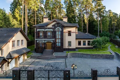 Где живет Андрей Кончаловский и Юлия Высоцкая, дом на Николиной горе