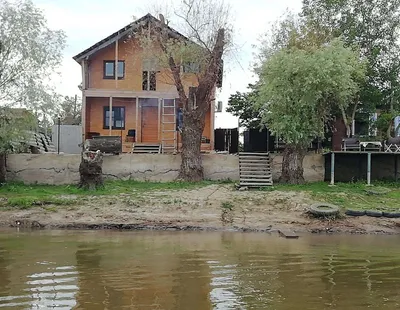 Красивый дом на берегу реки - красивые фото