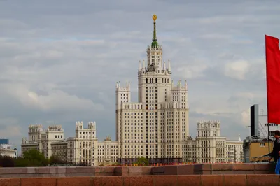 Сталинская\" высотка на Котельнической набережной. Как выглядит дом внутри -  YouTube