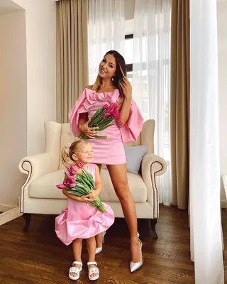 2-летняя дочь Нюши выгуляла рубашку от люксового модного Дома: сколько она  стоит | WMJ.ru
