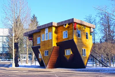Перевернутые дома: зачем их строят в России? Фото