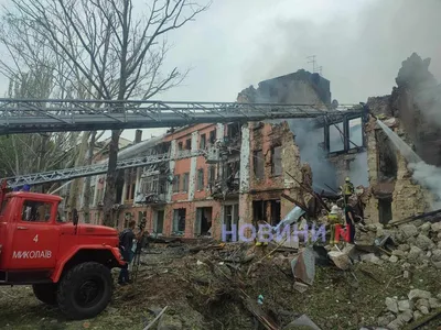 В результате ночного обстрела разрушен жилой дом в центре Николаева – пожар  тушат до сих пор (фото,