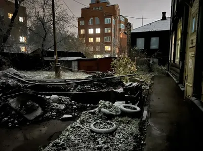 В Мариуполе сносят дом, где до сих пор живут люди. Жильцы умоляют о помощи  | Українські Новини