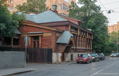 Деревянный дом в Староконюшенном переулке