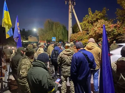 На Украине протестующие окружили дом Порошенко — РБК
