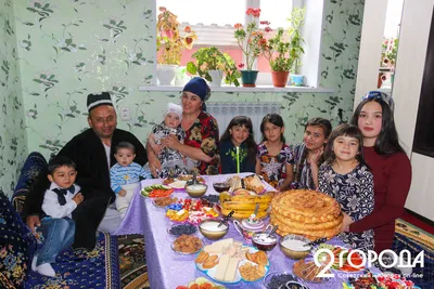 Мясо, рис, лепешки. Как в Горной Матче готовятся встретить президента  Таджикистана