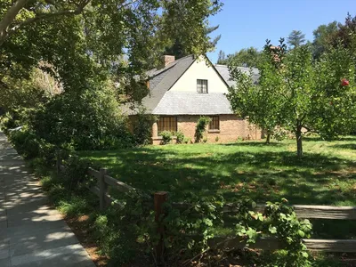 Дом, где жил Стив Джобс – фото недвижимости СЕО компании Apple