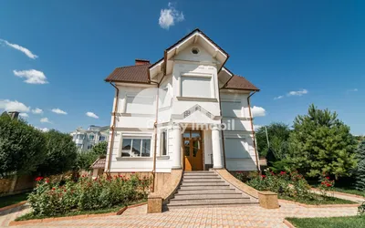 Продается красивый дом, расположенный в сект. Рышкановка, улица Тимосенко  общей площадью 450 кв.м + 16 соток. Недвижимости разделена на 3 уровня.