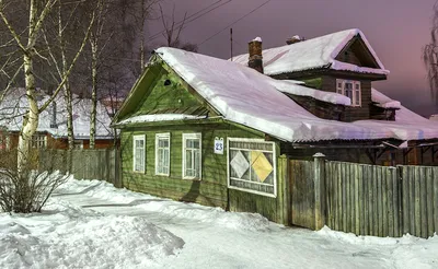 Заброшенный дом в лесу ночью зимой - 74 фото