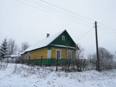 Крыша дома в деревне зимой и снежностях Стоковое Фото - изображение  насчитывающей изумлять, февраль: 166839304