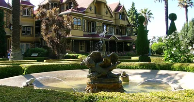 Дом тайны Винчестер, Сан-Хосе, Калифорния Редакционное Фото - изображение  насчитывающей кусты, достопримечательностью: 120020691