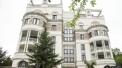 Дом в Крыму, в котором находится квартира президента Украины Владимира  Зеленского - Российская газета