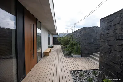 Дом в холме с интерьером в стиле джапанди. Минский архитектор показал свою  необычную дачу — последние Новости на Realt
