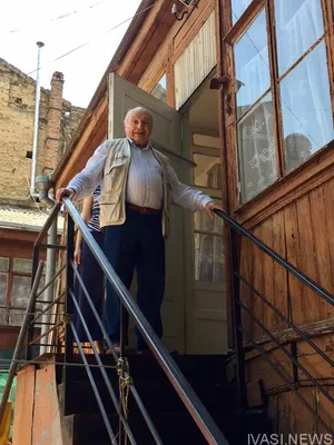 Михаил Жванецкий посетил «родительский дом» в Одессе (фото) — Ivasi.news