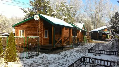 деревянный дом в русской деревне зимой Редакционное Фотография -  изображение насчитывающей россия, русско: 216184672