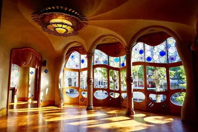 Невероятные постройки Антонио Гауди в Барселоне ~ Гид в Барселоне София