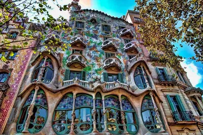 Архитектура Гауди в Барселоне: Саграда Фамилия, парк Гуэль, дома Гауди |  Гауди, Архитектура, Барселона