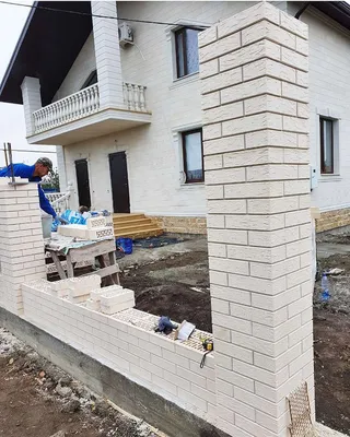 Строительство одноэтажного коттеджа из белого силикатного кирпича