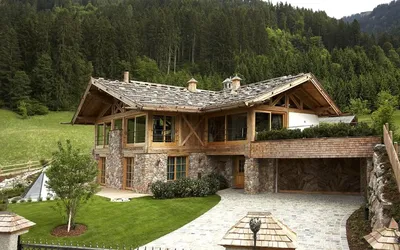 Модные фасады домов из камня и дерева