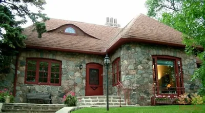 Building a house made of granite. Unique stone masonry - YouTube