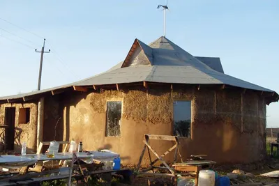 Какой дом из соломы строят в Барнауле