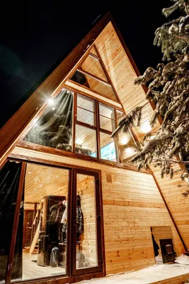 Дом терем на горе в Аляске уютно…» — создано в Шедевруме