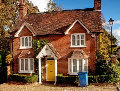 В Англии нашли заброшенный десятилетия назад загородный дом. Внутри  сохранился интерьер из 1960-х